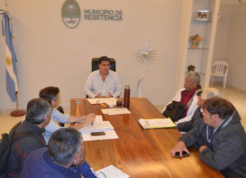 Photo of La Oficina Municipal de Asuntos Indígenas abordó un extenso temario junto al intendente Capitanich