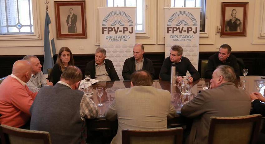 Photo of ¿Volverá Argentina a la convertibilidad?: diputados del FpV-PJ exigen informes al Gobierno