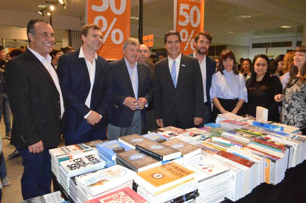 Photo of La lectura como política de Estado: Capitanich participó de la apertura de la Feria del Libro «Chaco Lee para Crecer» 