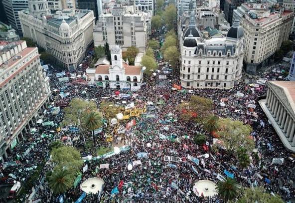 Photo of Multitudinaria marcha a Plaza de Mayo marca la contundencia que tendrá el Paro General del 25