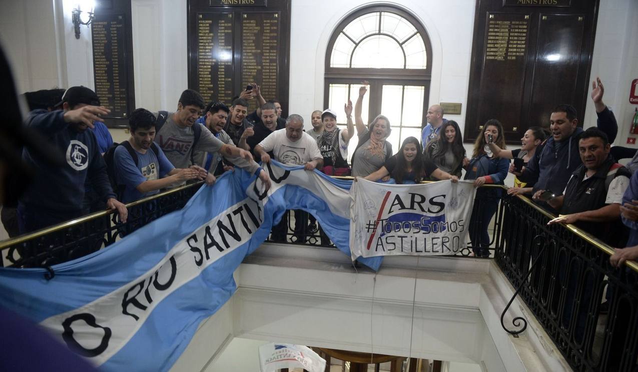 Photo of Tras firmar un nuevo acuerdo, trabajadores de Astilleros Río Santiago levantan toma de Economía