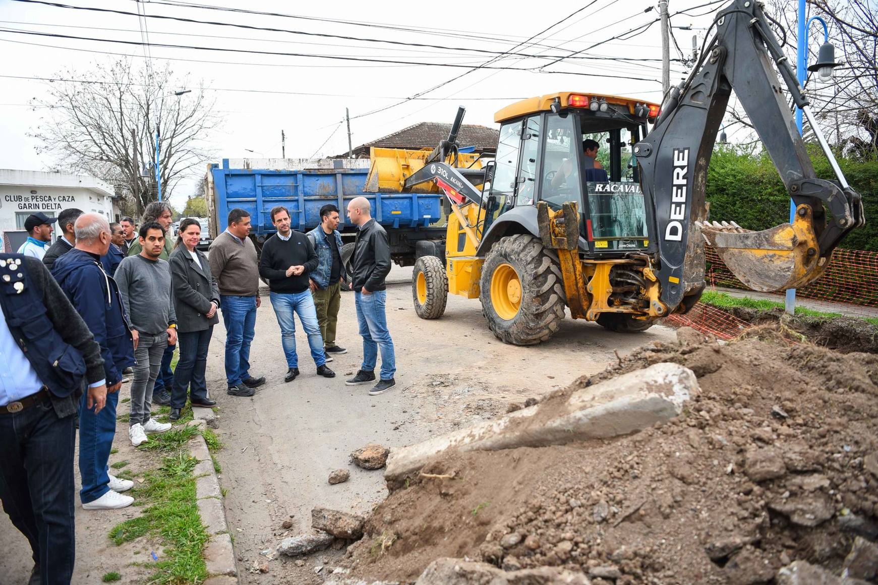 Photo of Ariel Sujarchuk supervisó obras de asfalto en Garín y Belén 