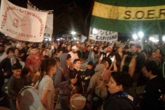 Photo of «Basta Macri»: multitudinaria marcha en Chacabuco