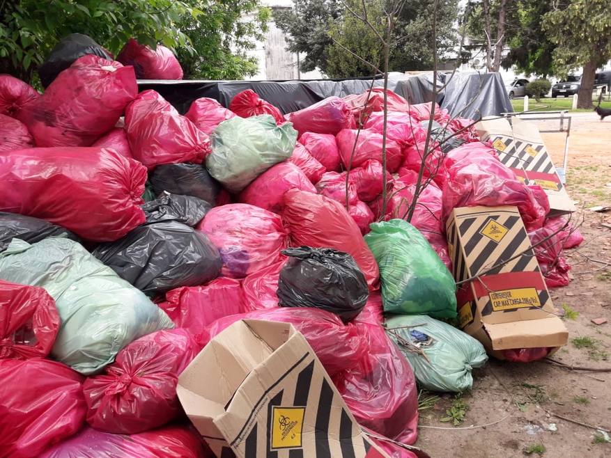 Photo of Denuncian que hay restos humanos amontonados en bolsas en el Hospital de Luján