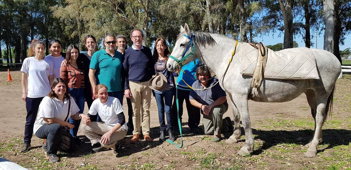 Photo of Carlos Casares: la familia Consolani donó un caballo a Equinoterapia