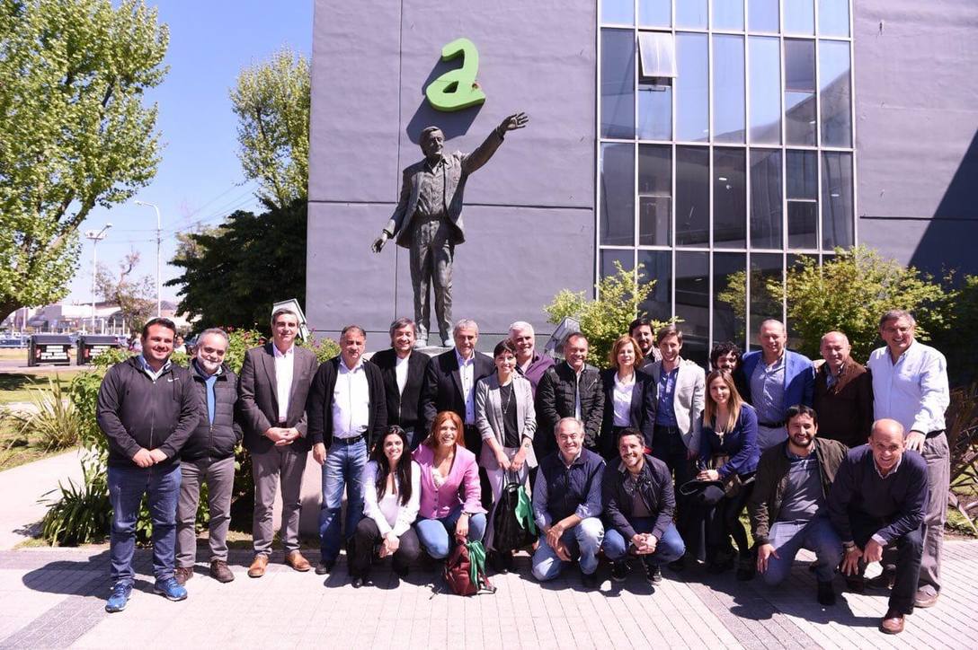 Photo of Junto a Máximo Kirchner e intendentes, Ferraresi inauguró una planta de reciclado de residuos y entregó 73 viviendas