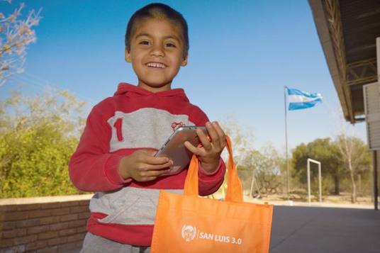 Photo of San Luis: continúa la entrega de microscopios y tabletas