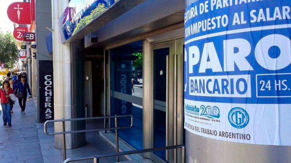 Photo of Los bancos no abren por falta de pago a sus trabajadores