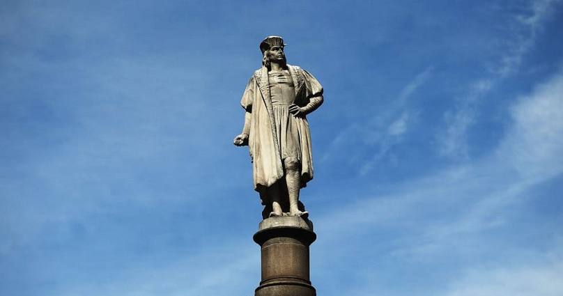 Photo of Los Ángeles sacó la estatua de Colón en un acto de «justicia restauradora»