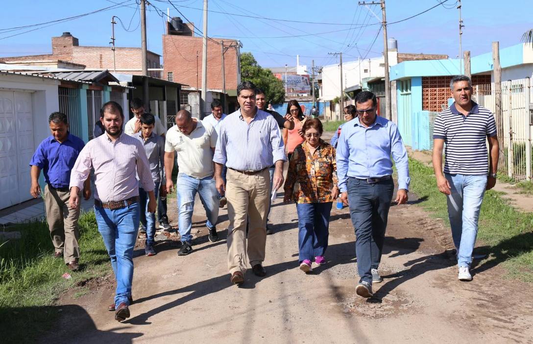 Photo of Capitanich recorrió los barrios Villa Elisa y Parque Independencia