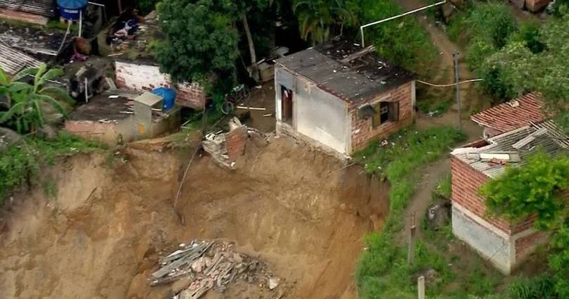 Photo of Brasil: derrumbe en una favela