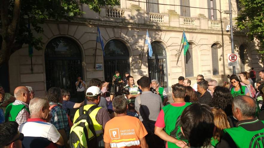 Photo of Pergamino: entregan un petitorio para reabrir las paritarias municipales