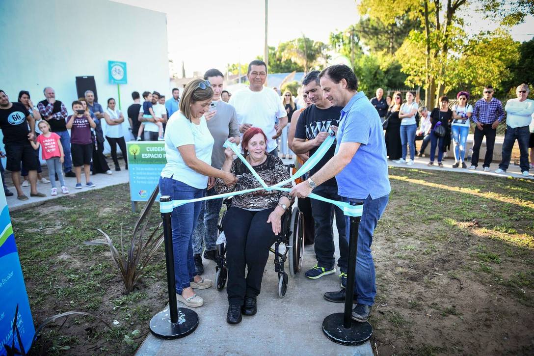 Photo of Ariel Sujarchuk inauguró la plaza del barrio El Candil acompañado por los vecinos