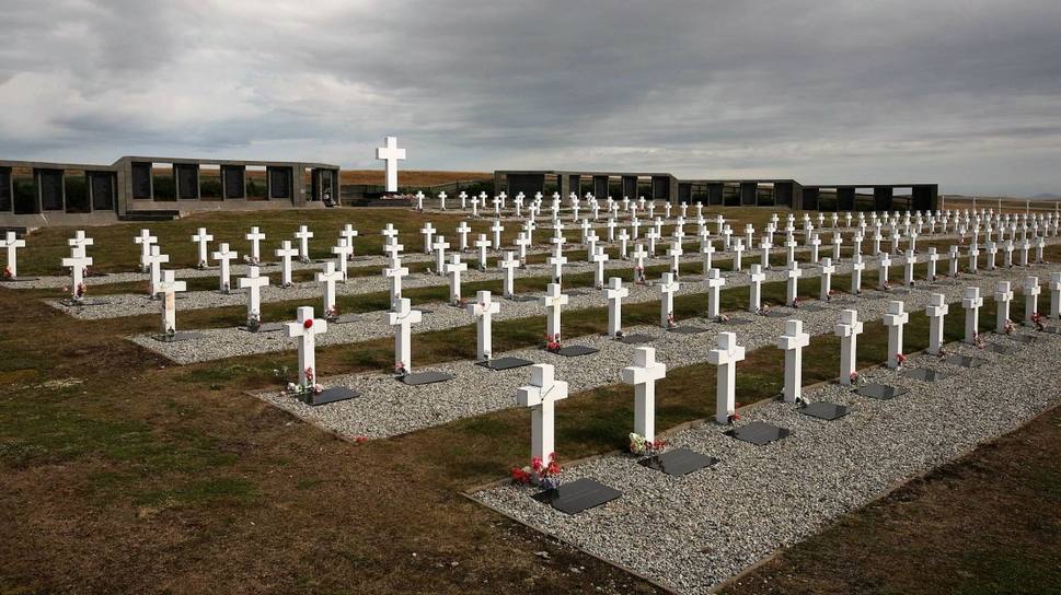 Photo of El Equipo Argentino de Antropología Forense suspendió sus actividades por falta de fondos del Estado