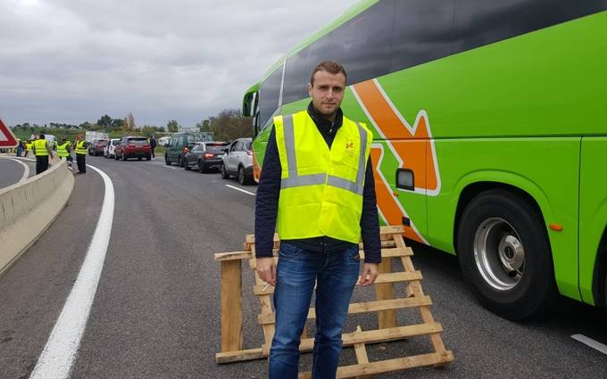 Photo of Entrevista a un “chaleco amarillo” francés: “Ricos de un lado y muchos pobres del otro”