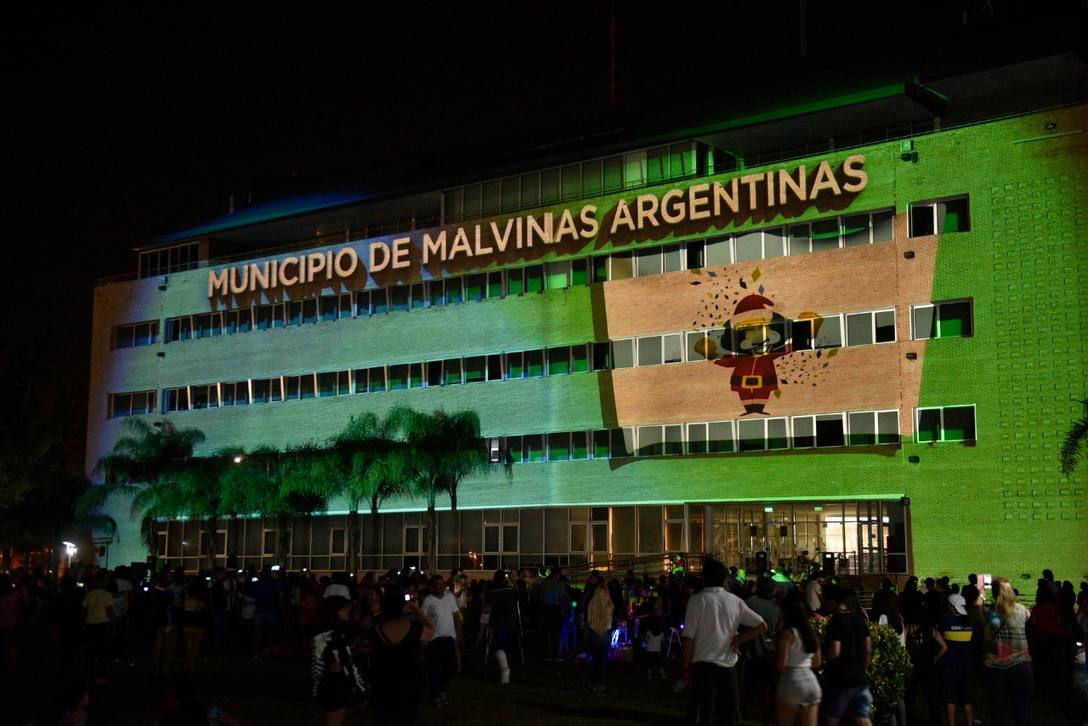 Photo of Malvinas Argentinas: el Palacio Municipal se convirtió en pantalla gigante