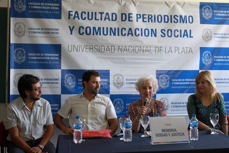 Photo of Estela de Carlotto: «Mientras la historia no se escriba completa, la democracia peligra»