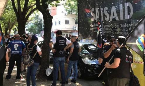 Photo of Despidos y protestas en Canal 9