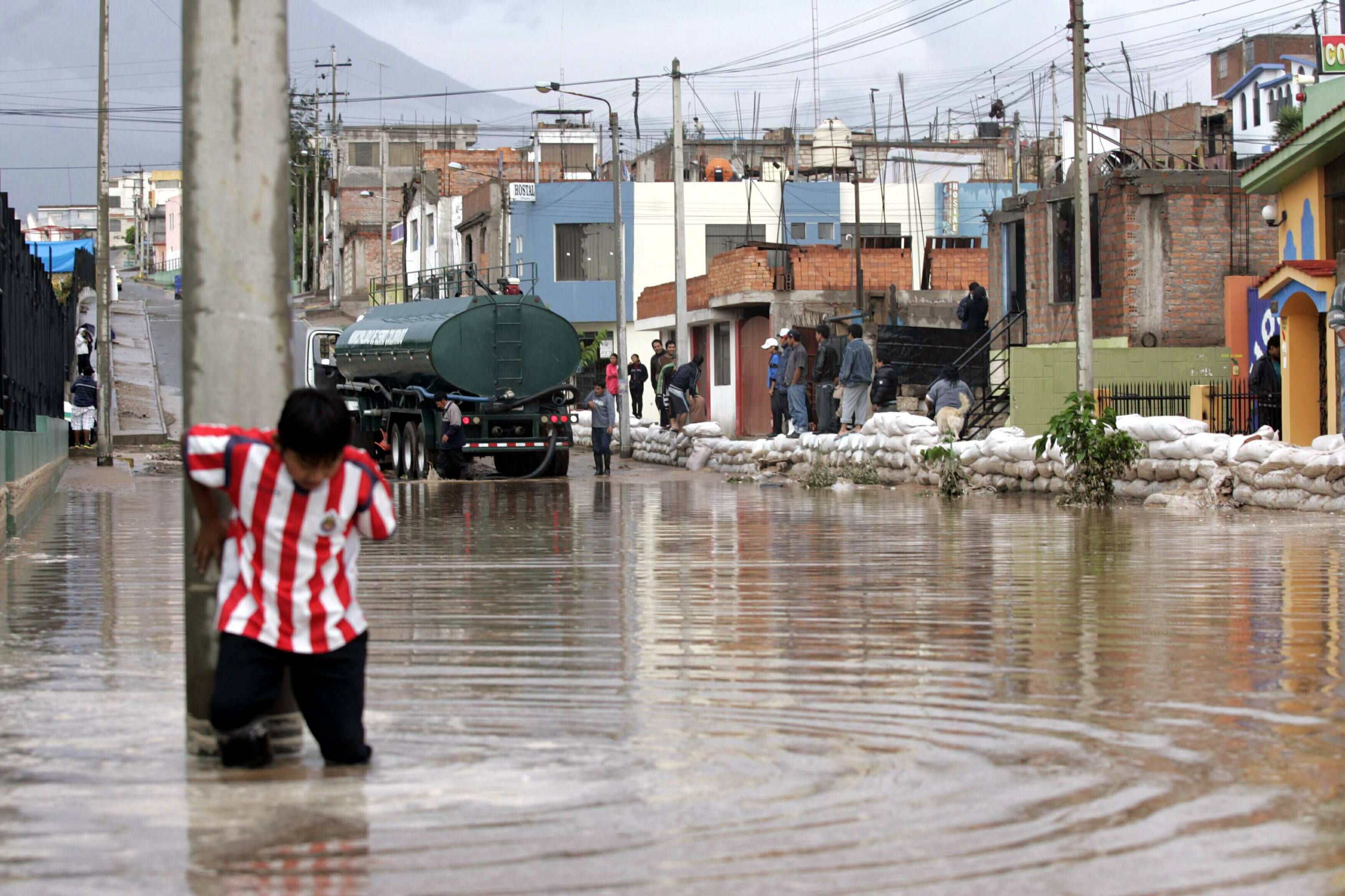 Photo of Perú: fuertes lluvias dejan un saldo de 10 muertos y más de 1800 damnificados
