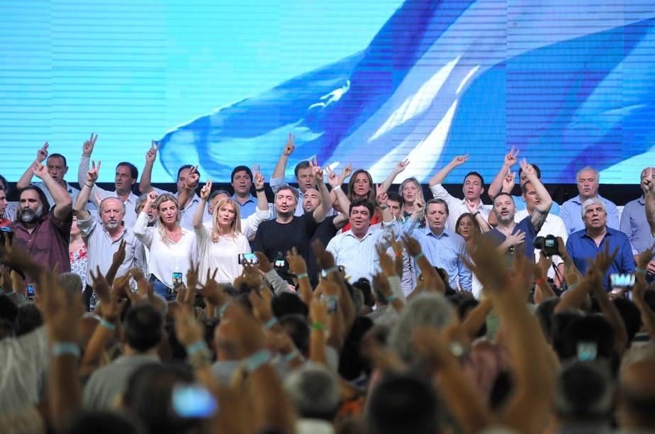 Photo of «Unidos por Argentina»: el peronismo bonaerense se comprometió a construir «la unidad que le devuelva la esperanza al pueblo»