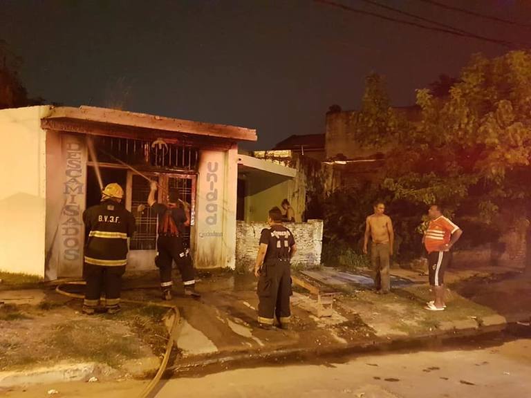 Photo of Incendian local de Descamisados en Tres de Febrero: «Creemos que puede ser intencional»