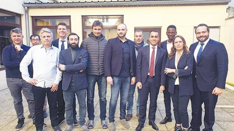 Photo of Un encuentro con chalecos amarillos aumenta la tensión entre Italia y Francia