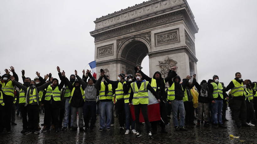 Photo of Francia: Condenan a 2.000 chalecos amarillos a penas de hasta tres años de prisión