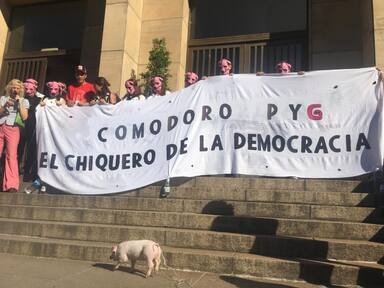 Photo of “Comodoro Pyg, el Chiquero de la democracia”: protesta contra la corrupción en la Justicia