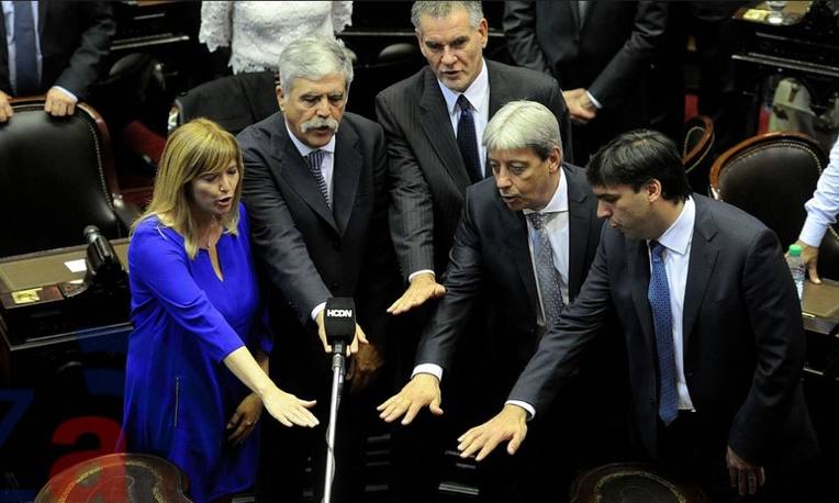 Photo of Los “Honorables” deberán devolverle los fueros a Julio de Vido