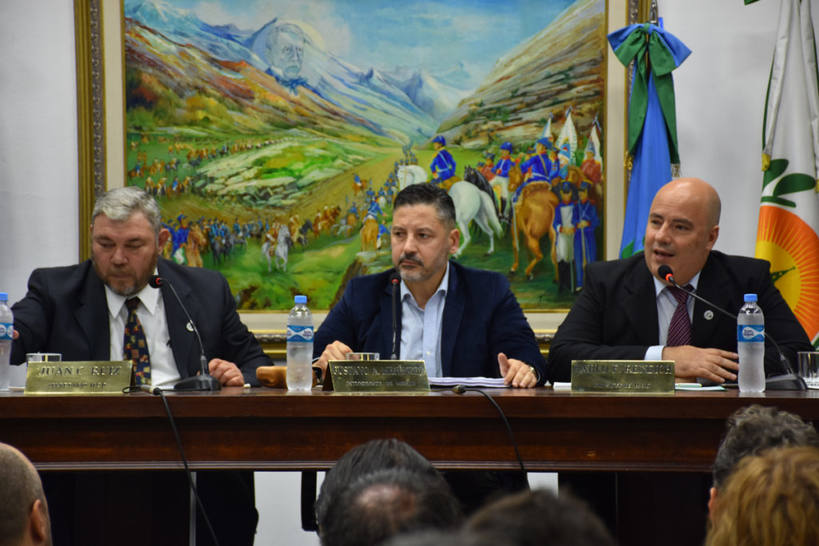 Photo of Gustavo Menéndez: “Por tercer año consecutivo, tuvimos un superávit primario que nos permitió invertir en obra pública