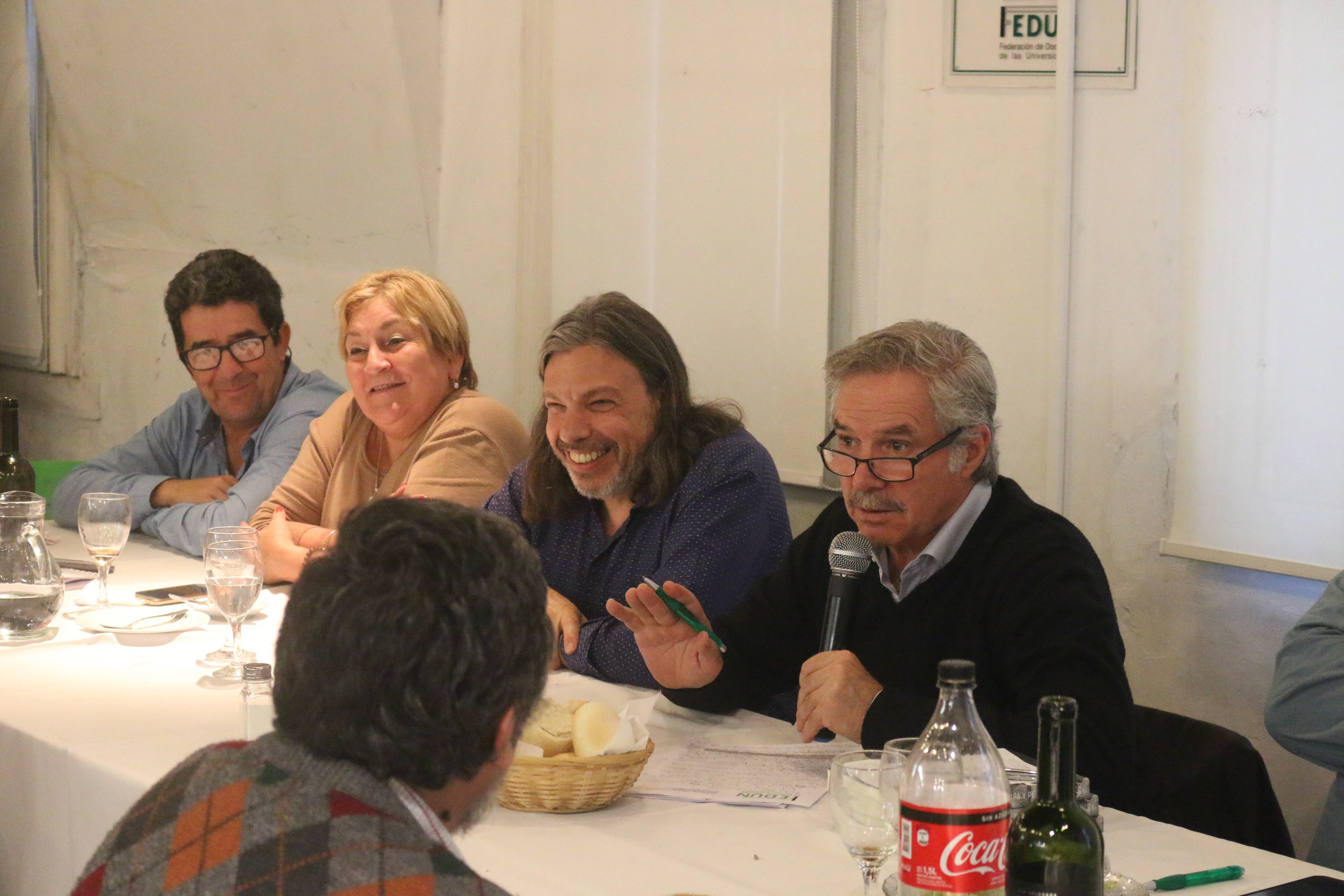 Photo of Solá en la FEDUN: “La prioridad del próximo gobierno debe ser defender el trabajo argentino”