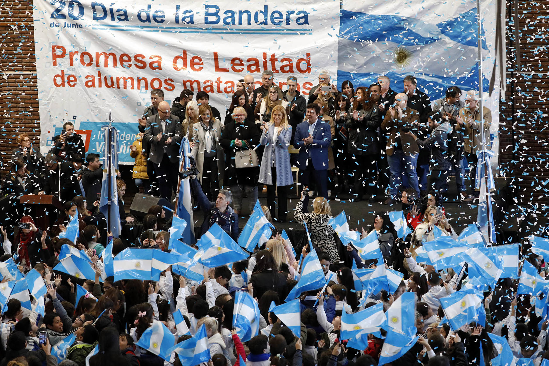 Photo of Verónica Magario tomó la Promesa de Lealtad a la bandera en Villa Luzuriaga