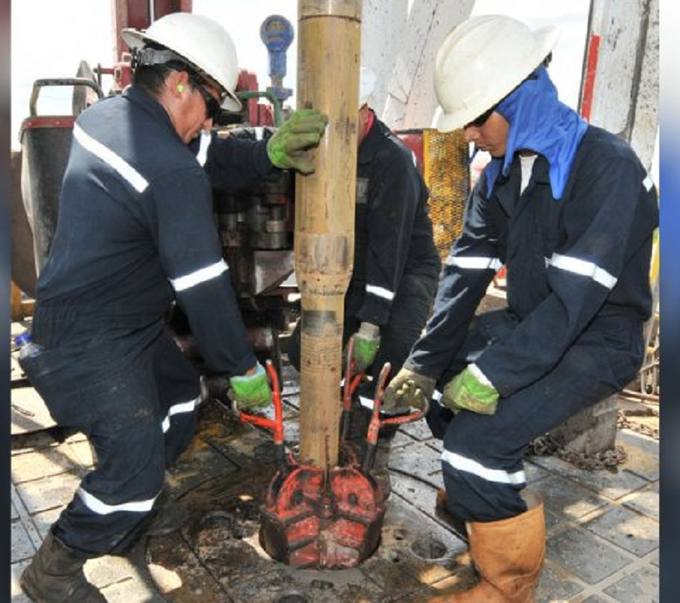 Photo of Con aumentos del 43% Petroleros cerró paritarias