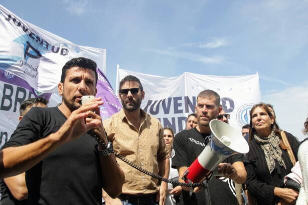 Photo of Aeronavegantes se movilizan contra el «vaciamiento de Avianca»