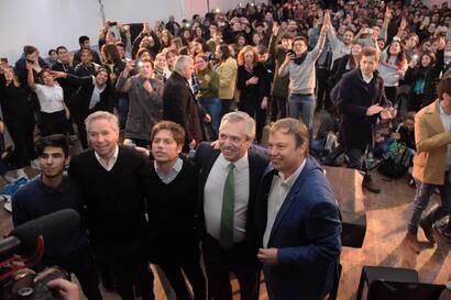 Photo of Alberto y Axel, junto a 500 estudiantes secundarios: «Los jóvenes son la conciencia crítica de la Argentina»