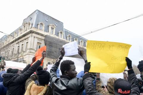 Photo of General sin fronteras: Vendedores senegaleses cantan la marcha peronista