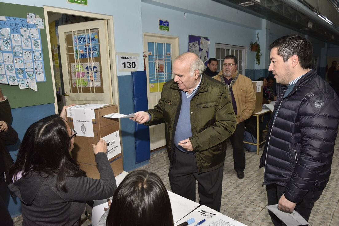 Photo of Nardini emitió su voto en Grand Bourg