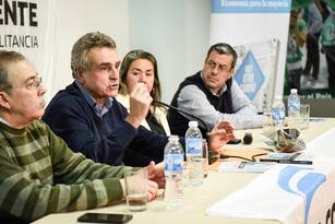 Photo of Rossi: «Hay que recomponer la vida de los argentinos, el camino es gobernar a favor del pueblo»