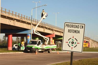 Photo of Ante la inacción de Vialidad Nacional, el Municipio de Resistencia repara alumbrado público