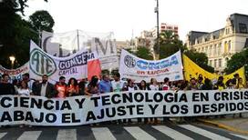 Photo of Advierten que Cambiemos en seis meses «termina de destruir el desarrollo nuclear»