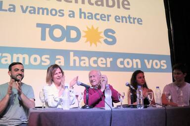 Photo of Saintout, Grosso, Solanas y «Jóvenes por el clima» debatieron sobre «Medioambiente para Todos»