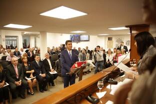 Photo of Capitanich juró como Gobernador: «Terminemos con los desencuentros, Chaco necesita una política de consensos y paz social para todos»