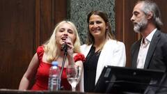 Photo of “Por el futuro de mi generación en toda América Latina»: El juramento de la legisladora más joven