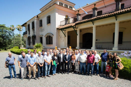 Photo of Kicillof se reunió con pequeños y medianos productores agropecuarios de la Provincia