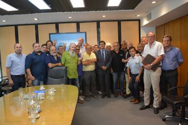 Photo of Gremios portuarios se reunieron con el ministro de Trabajo
