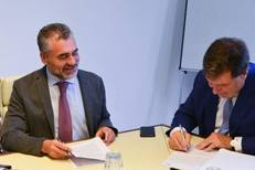 Photo of La ANSES y la SRT firmaron un convenio de cooperación recíproca 