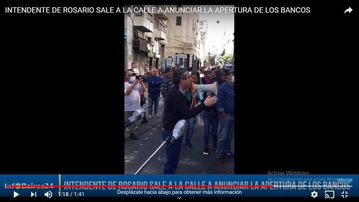 Photo of Video – El Intendente de Rosario ordena el caos en la puerta de los bancos