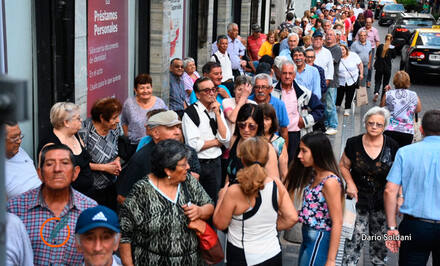 Photo of Urgente: Los bancos abren sábado 4 y domingo 5 para el pago de Jubilaciones y AUH