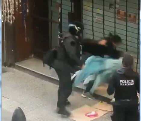 Photo of Policías golpeadores filmados en la CABA