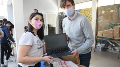 Photo of Morón: El municipio entregó Netbooks para los estudiantes